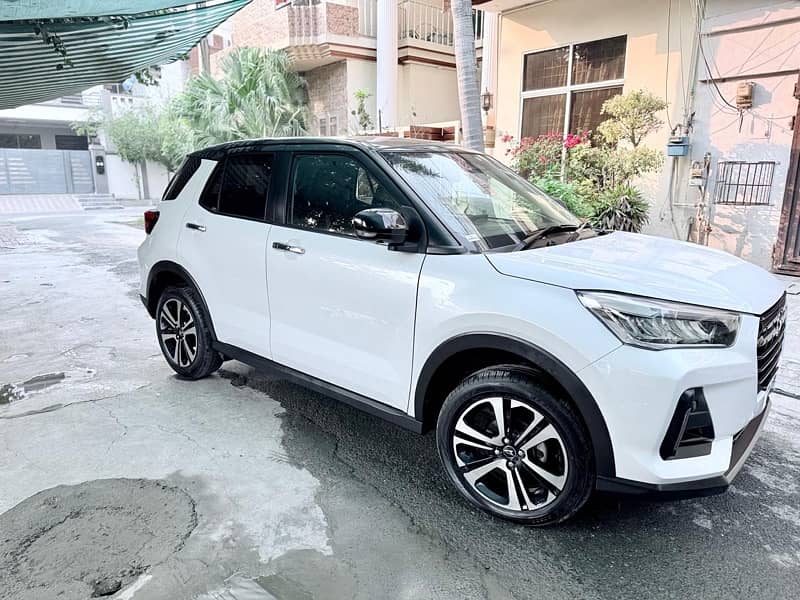 Daihatsu Rocky 2019 g premium top of the line 4