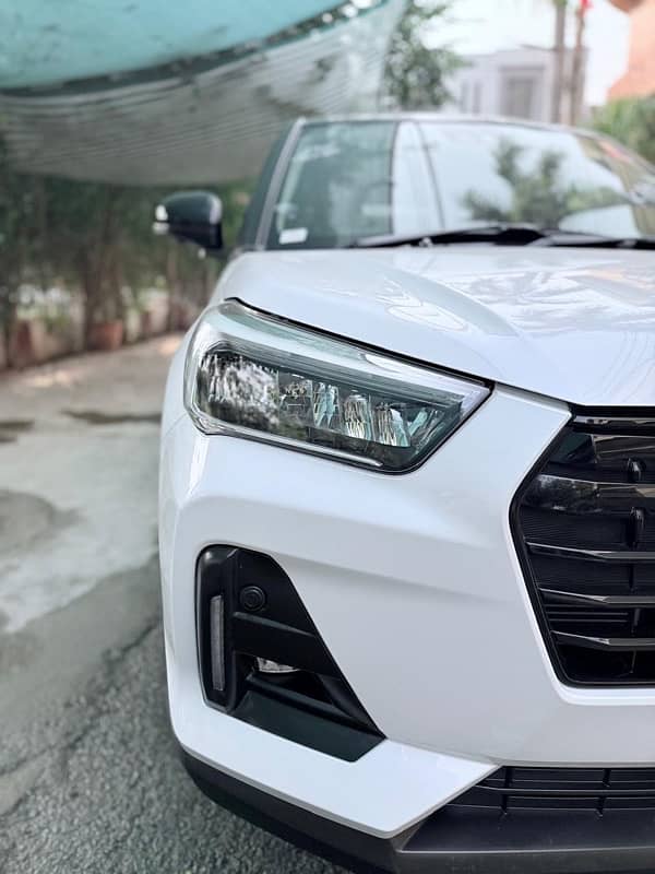 Daihatsu Rocky 2019 g premium top of the line 16