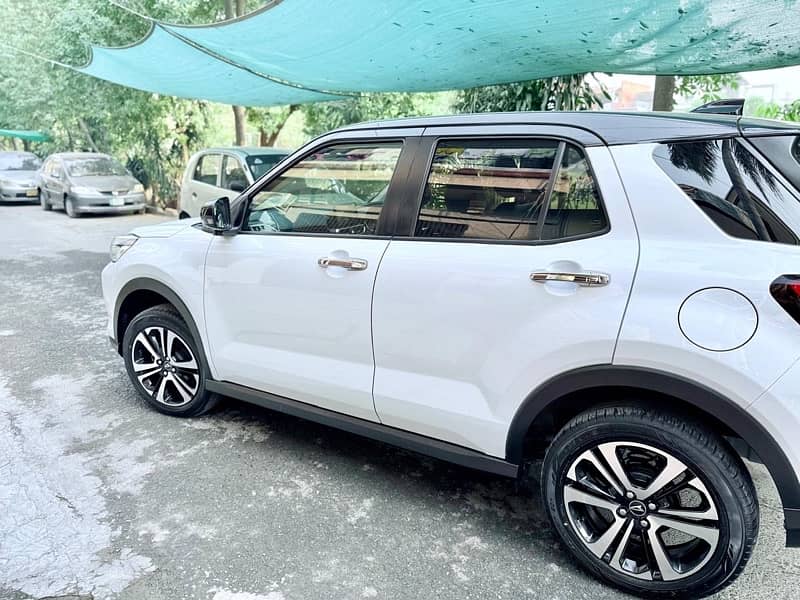 Daihatsu Rocky 2019 g premium top of the line 18