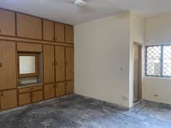 Upper Portion 8 Marla Available for Rent in E 11 near to main Margalla road