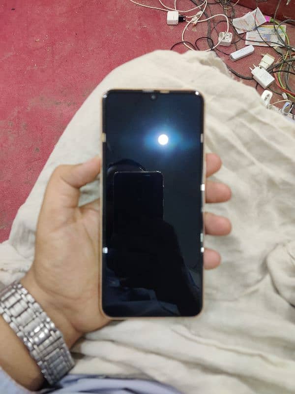 I WANT TO SELL LG V60 8