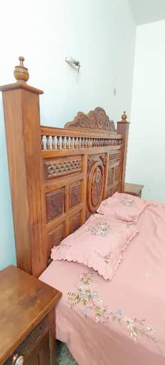 Chinotti wooden bed