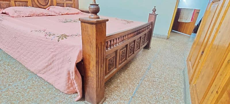 Chinotti wooden bed 1