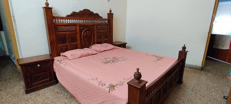 Chinotti wooden bed 3