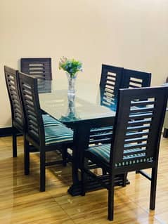 Dining table for sale