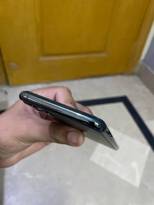 iPhone 11 Pro Max 512Gb Non Pta Factory unlock 93% battery Health 4