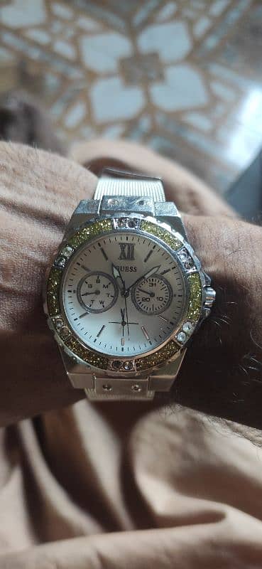 Guess orgnial chronograph watch 1