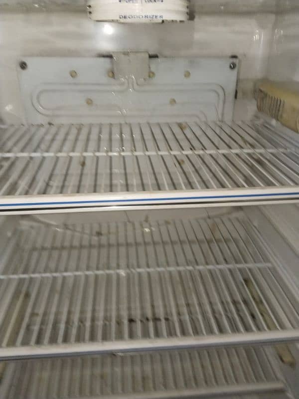 dawlance medium size fridge 3