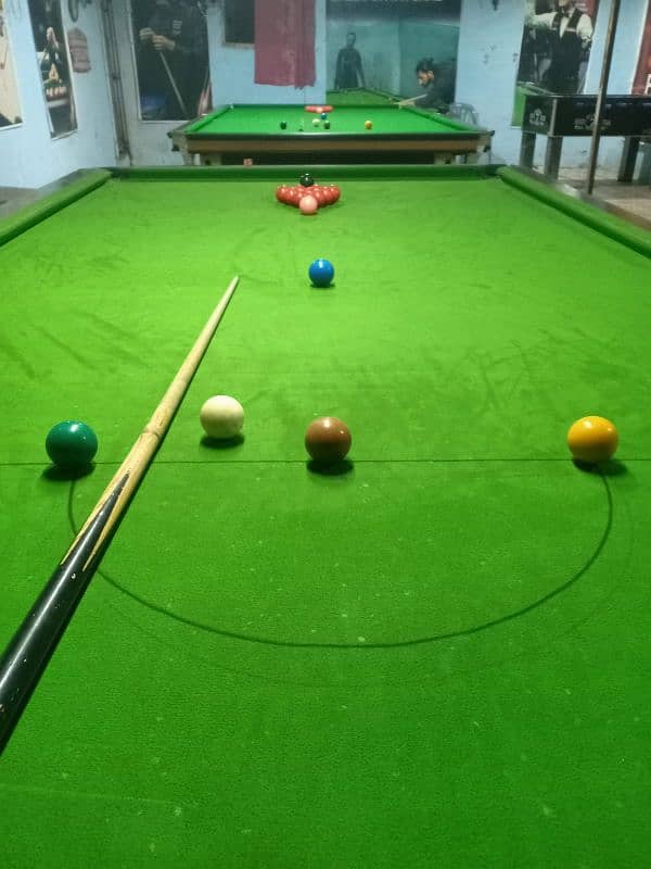 snooker table 5x10 sell with 10 cherry all colours 1 stick and keyball 1