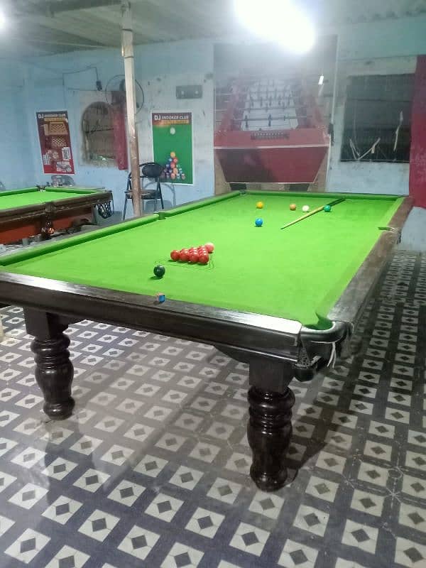 snooker table 5x10 sell with 10 cherry all colours 1 stick and keyball 2