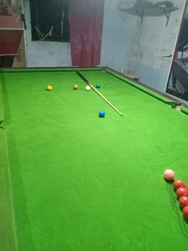 snooker table 5x10 sell with 10 cherry all colours 1 stick and keyball 7