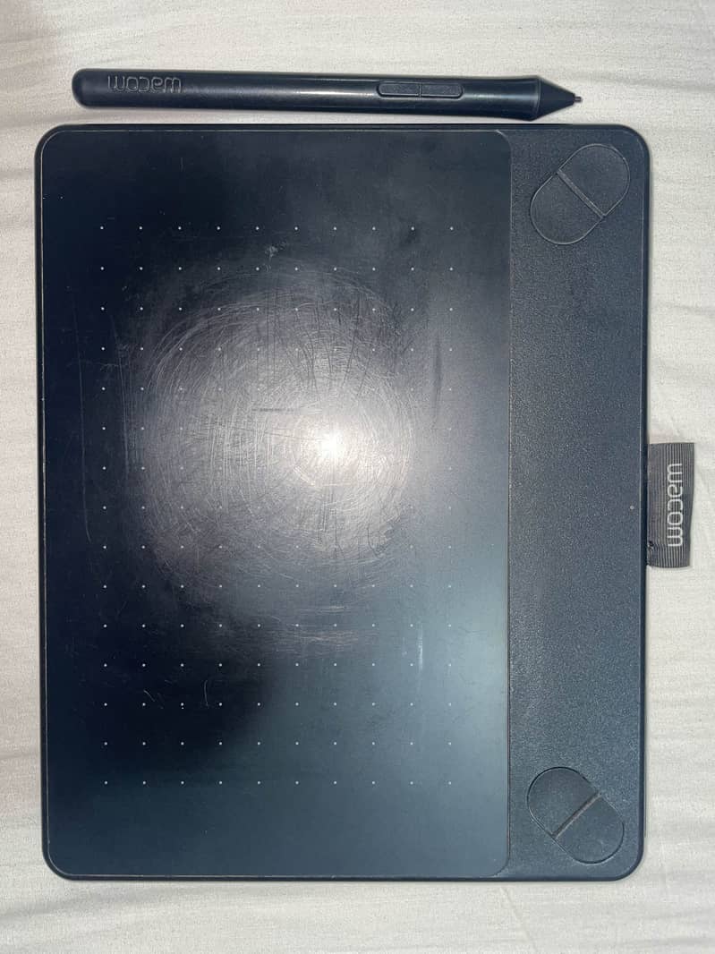 Wacom Intuos Art Pen & Touch Tablet CTH-490/K 1