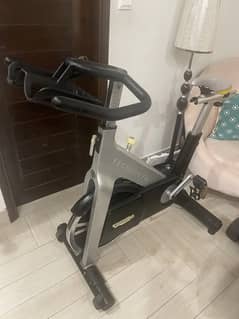 Exercise / spin bike