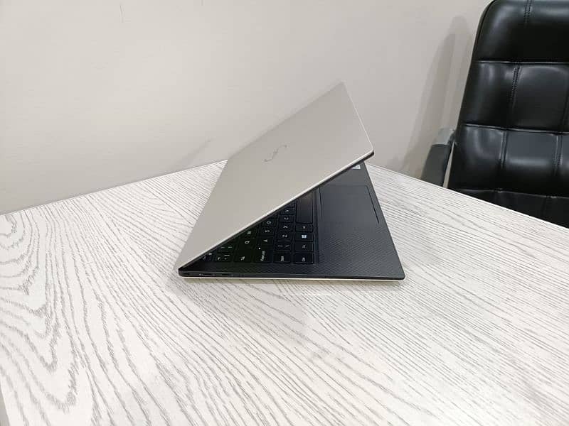 Dell xps 13 9370 core i5 10th gen quadcore 13.3 inch 1080p bezelless 7