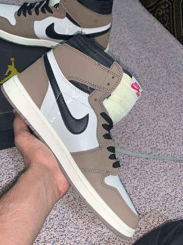 Air Jordan 1 travis scott highs!(Dot perfect) with box 1