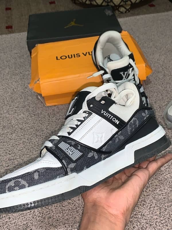 LOUIS VUITTON TRAINERS!(Dot perfect) with LV BOX! 2