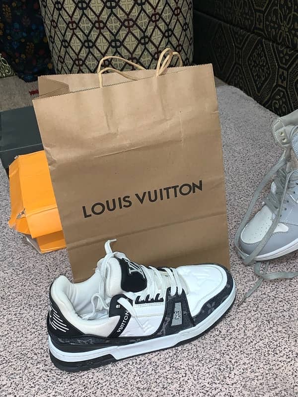 LOUIS VUITTON TRAINERS!(Dot perfect) with LV BOX! 3