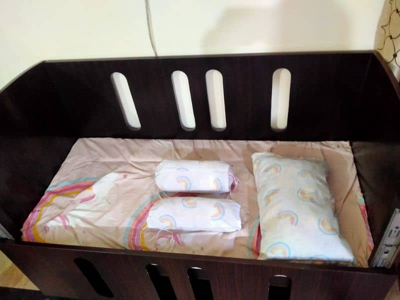 baby cot 1