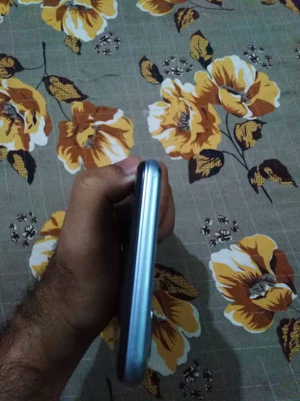 Vivo y12s condition 10 by 08 hai 1