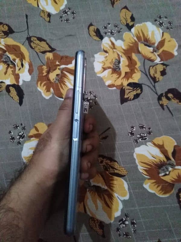 Vivo y12s condition 10 by 08 hai 2