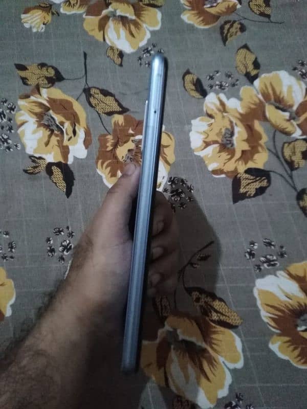 Vivo y12s condition 10 by 08 hai 3