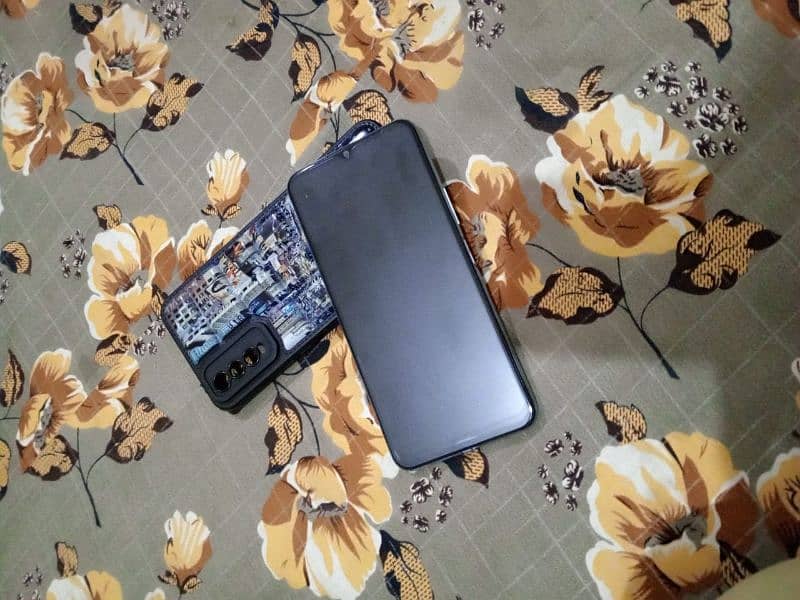 Vivo y12s condition 10 by 08 hai 4