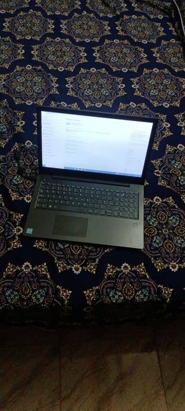 Lenovo V330 0