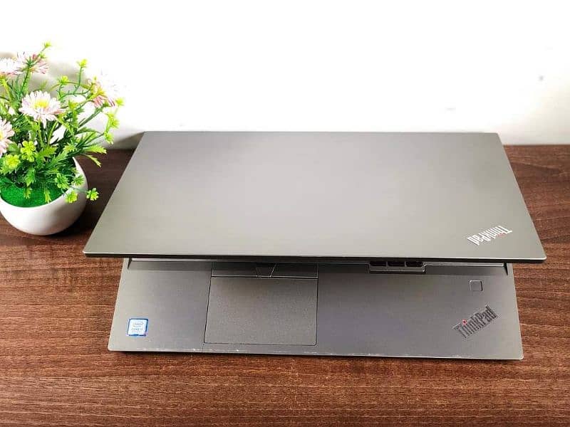 Lenovo  ThinkPad E590*  / tough Quadcore Ultrabook 9