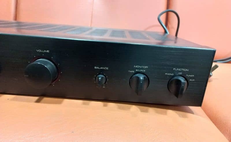 ROTEL RA-931 STEREO INTEGRATED AMPLIFIER. 220 VOLTS. 4