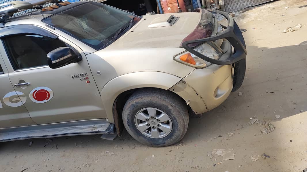 Toyota Hilux 2011 Pakistani 2