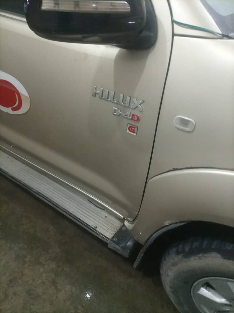 Toyota Hilux 2011 Pakistani 4