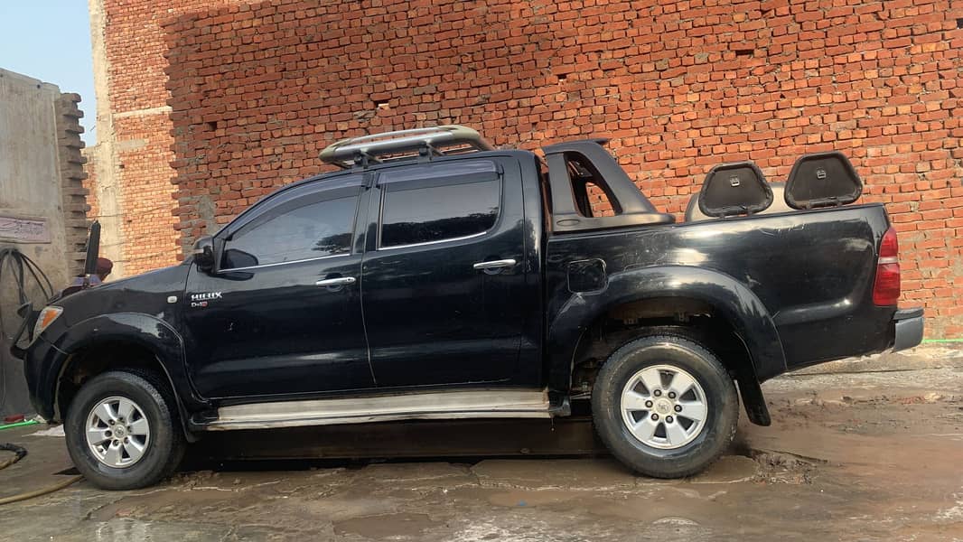 Toyota Hilux 2011 Pakistani 8