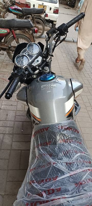 Honda cb150f limited edition read add 7