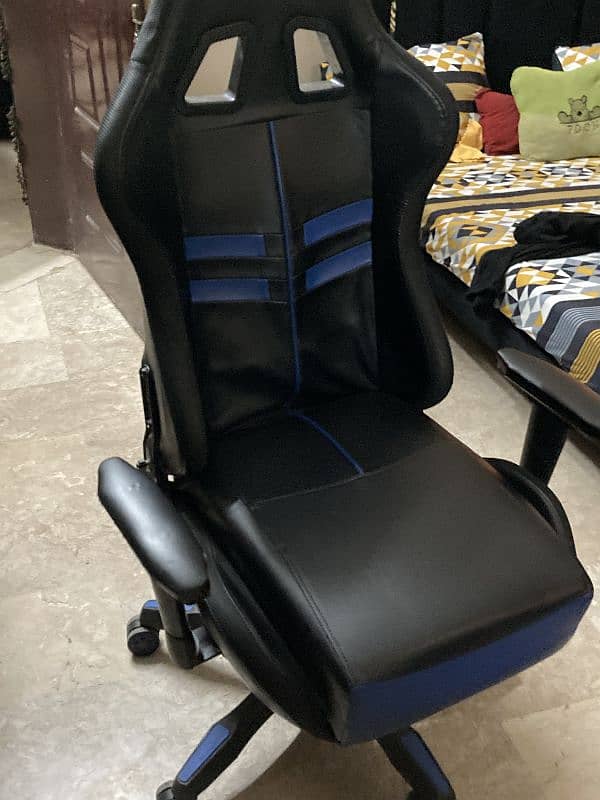 Razor Gaming chair (Good condition) 2