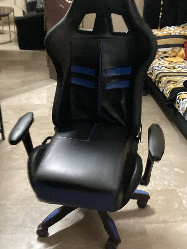 Razor Gaming chair (Good condition) 3