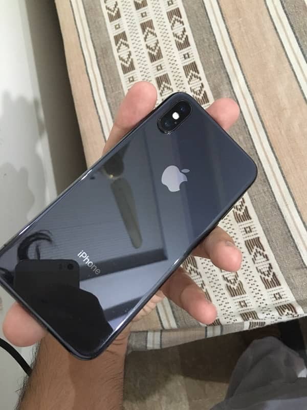 I phone x 256gb ma hay pta approved hay full box ka sat hay 3