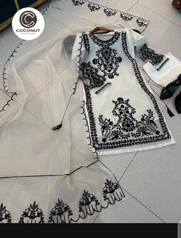 •  Fabric: Organza •  Pattern: Embroidered   Shirt Shou 1