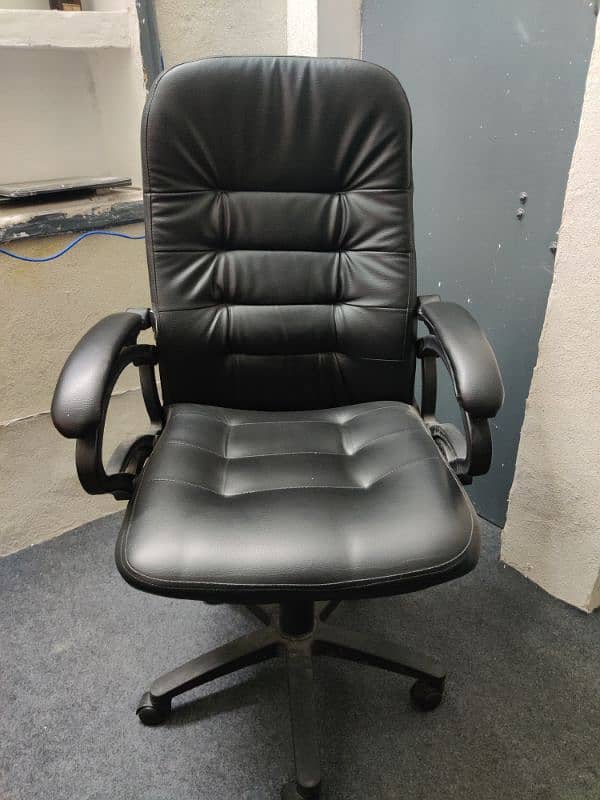 3 Office Chairs 0