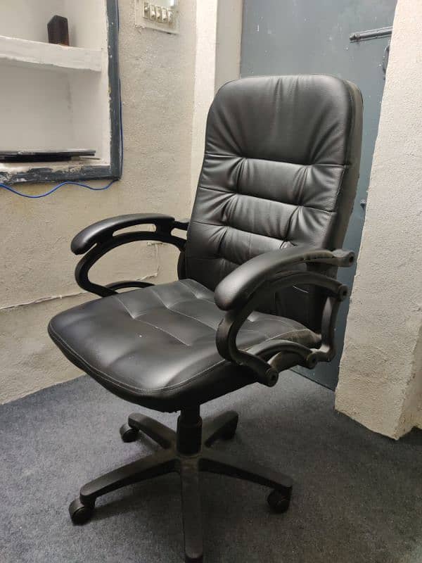 3 Office Chairs 3