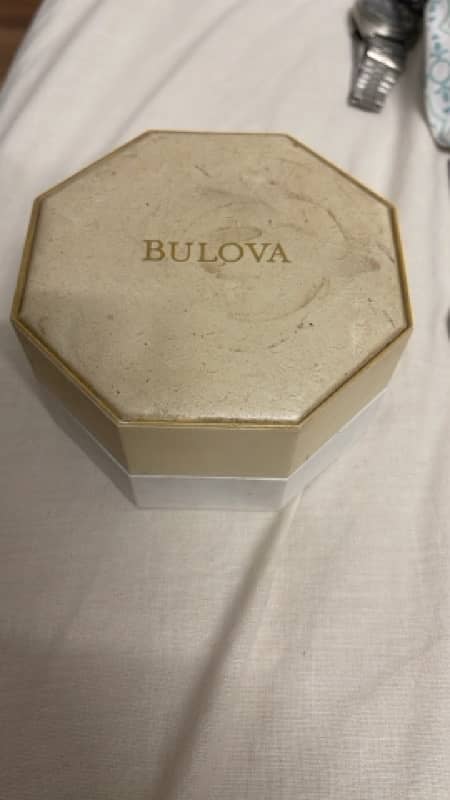 bulova watch in good condition with box 0