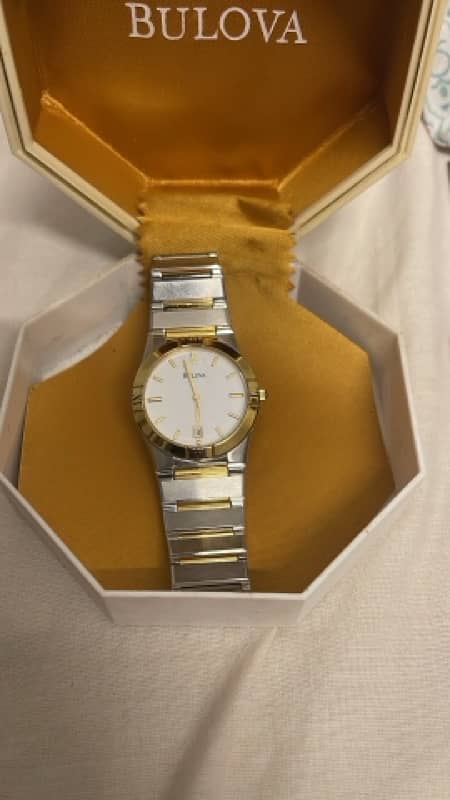 bulova watch in good condition with box 2