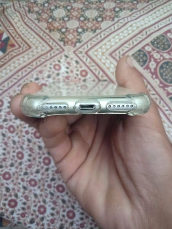 / 03081793092/iPhone se 2020 all okay water pack . 10.9 condition 2