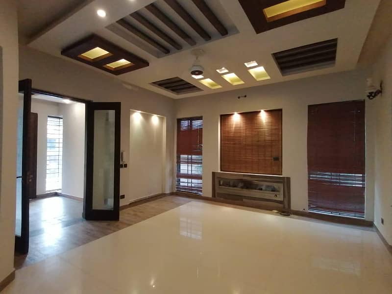 10 Marla Full house (Facing Park) 4 Bed Tv Lounge Kitchen Drawing Dining Servant Quarter Basement Ideal Location DHA Phase 5 24