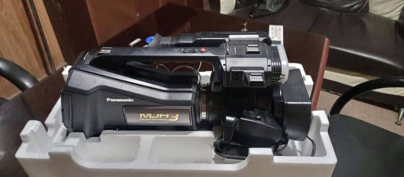 Panasonic HC-MDH3 Professional Camcorder 2