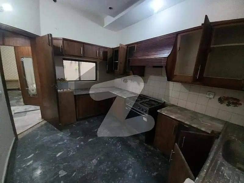 12 MARLA LOWER PORTION WITH SOLAR SYSTEM FOR RENT IN JOHAR TOWN LAHORE 3