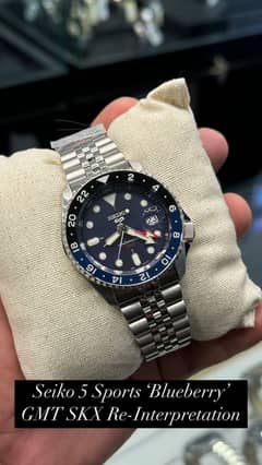 Brand new and original Seiko 5 GMT sports blueberry watch 0