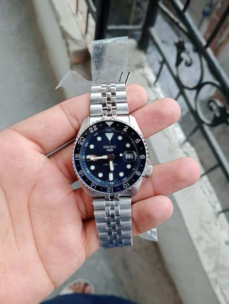 Brand new and original Seiko 5 GMT sports blueberry watch 1