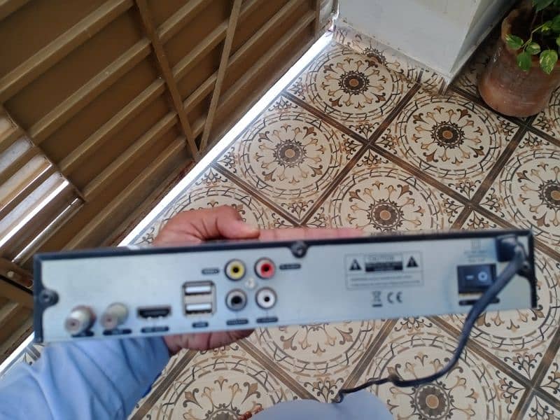 dish and receiver for sale with all wires and 3 Lnb 4