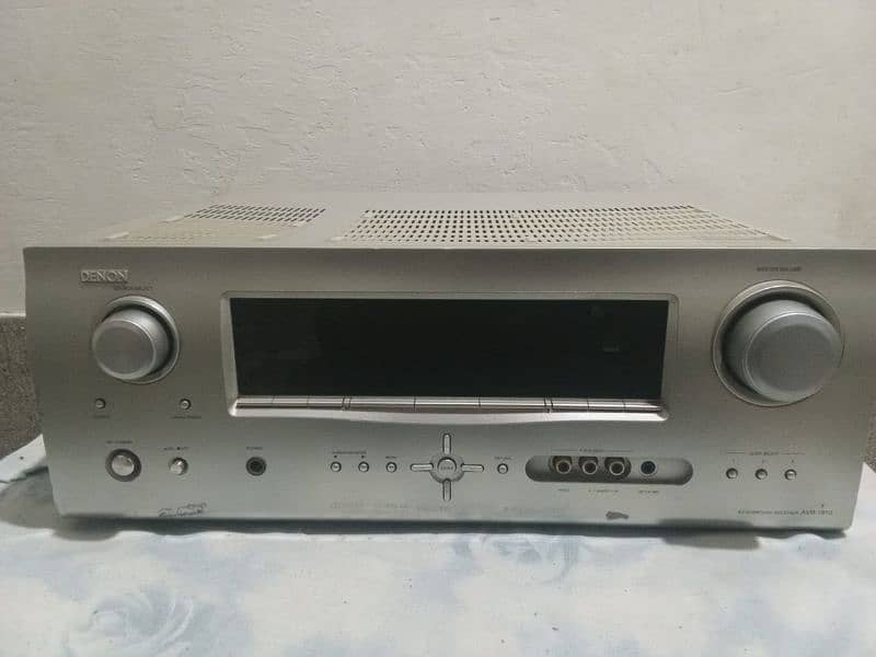 Denon amplifier 1910 dts hd Master audio. 220 volt. with original remote 6