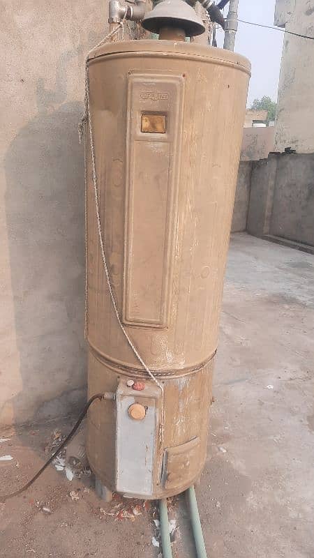 35 gallon gas heated  geyser for sale . 1